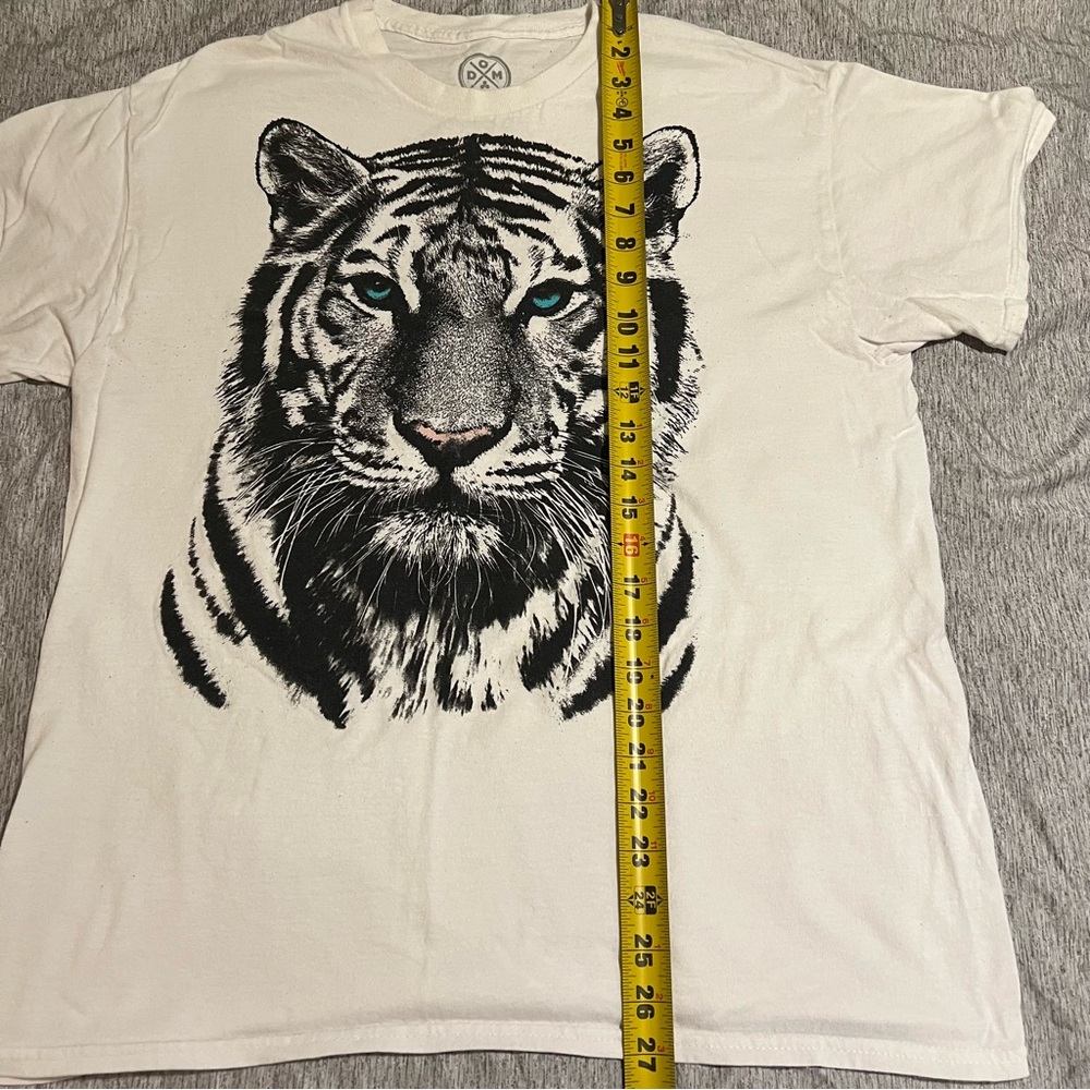 DOM Tiger Graphic Tee Size Large - Picture 6 of 6